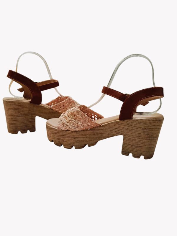 Zapato de tacon ancho