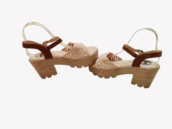 Zapato de tacon ancho