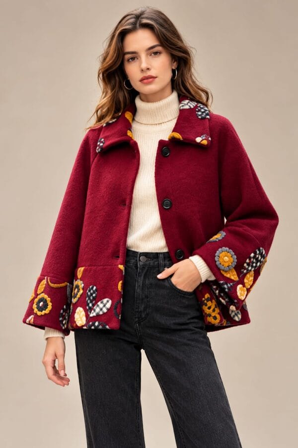 Abrigo de lana con bordado floral