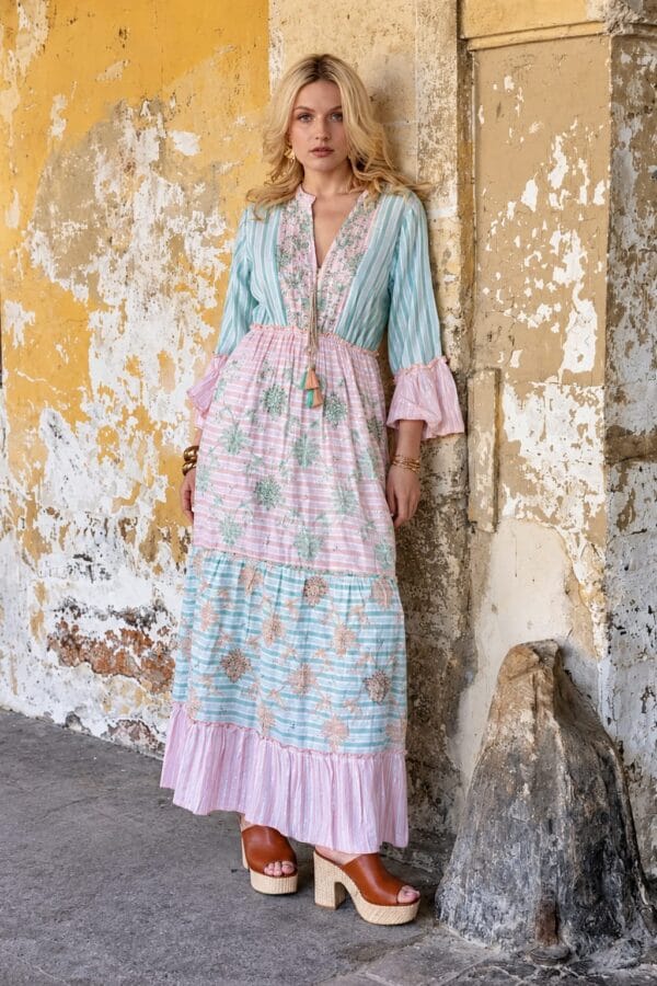 Vestido bordado con pedrería